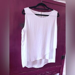 Chico's Sleeveless Crepe Blouse Scoop-Neck Tiered Layer White
EUC